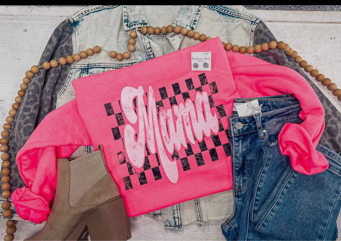 ⭐️ 𝐍𝐄𝐖 𝐬𝐩𝐞𝐜𝐢𝐚𝐥 𝐨𝐫𝐝𝐞𝐫 Hot pink checkered Mama crewneck