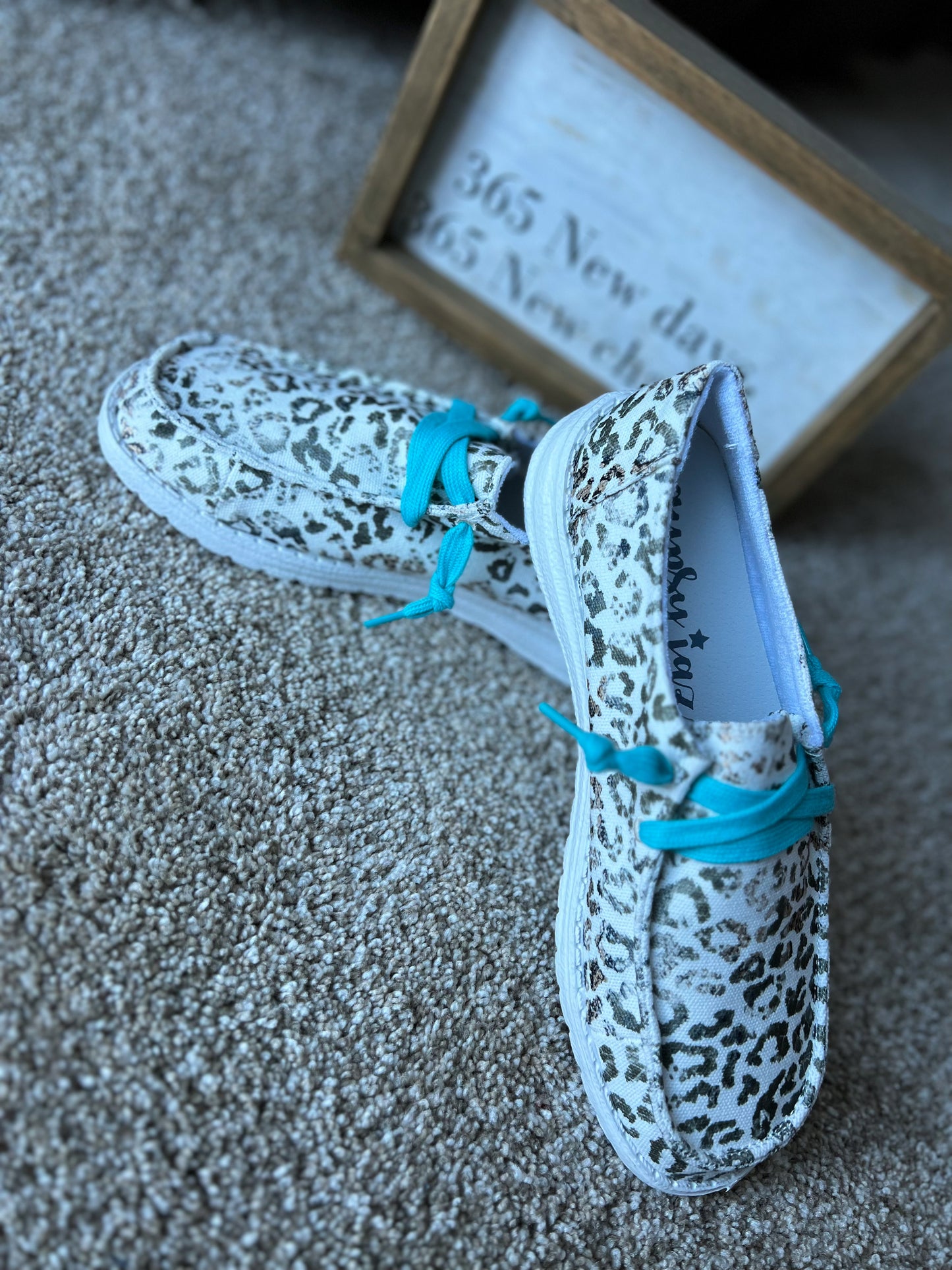 Gypsy Jazz leopard white shoe