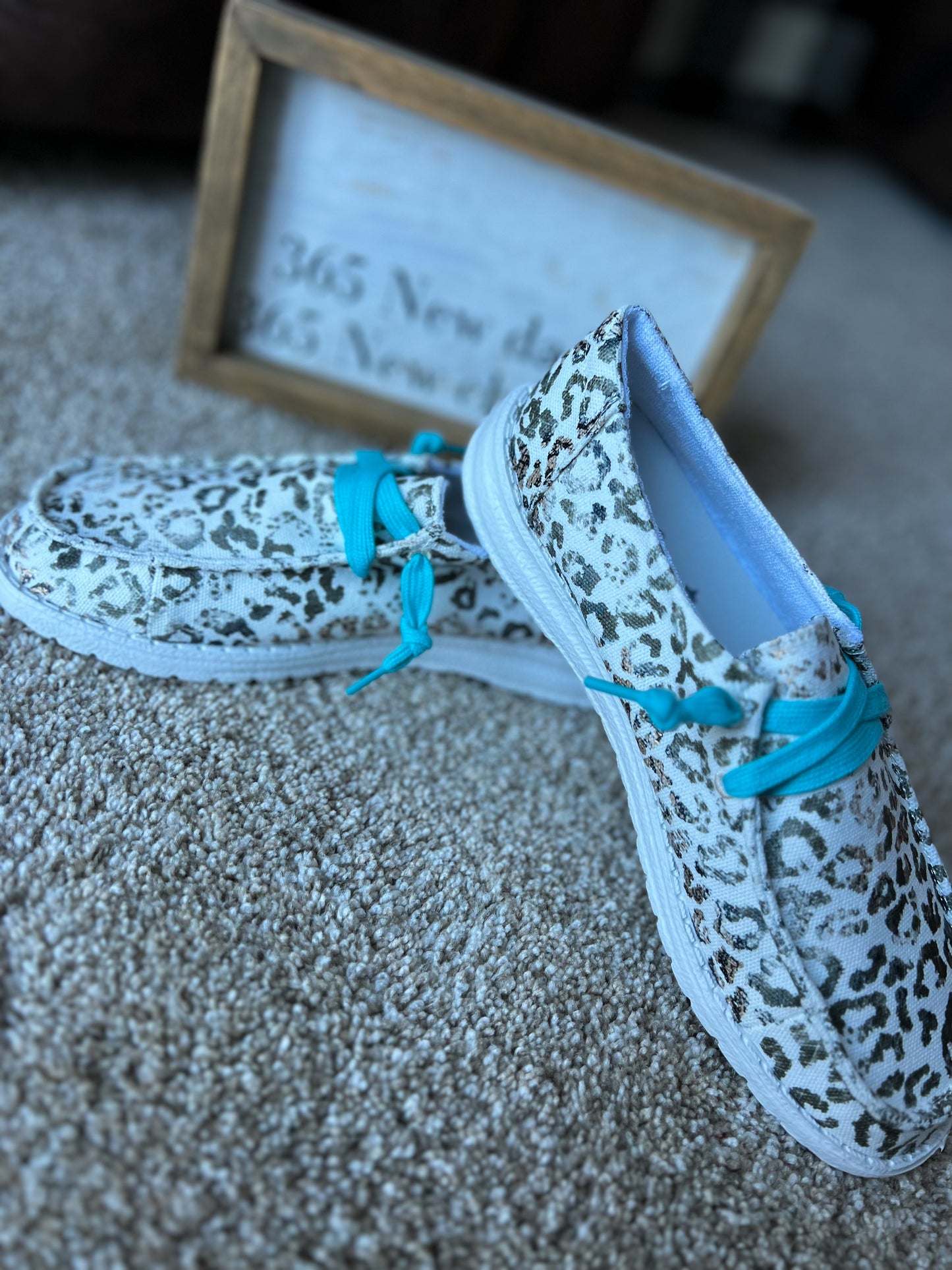 Gypsy Jazz leopard white shoe